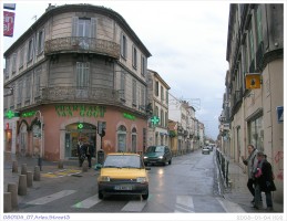080104_07.Arles.Street3